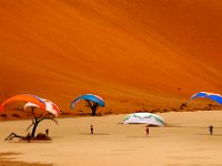 04.003.Namibia : Dünen, Gleitschirmfliegen, Groundhandling, Namibia