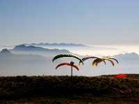 04.005.Idrosee : Gleitschirmfliegen, Herbst, Idrosee, Nebel, Starts, Team