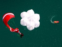 05.003.7up Wasser : Achensee, Gleitschirmfliegen, Independence, Rettungsboot, Rettungsschirme, Wasserlandung