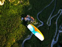 10.009.Idrosee : Gleitschirmfliegen, Idrosee, Italien